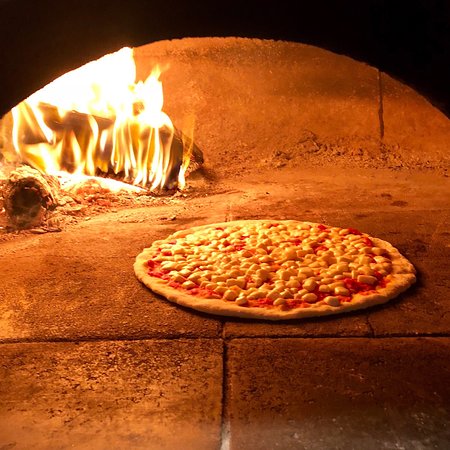 Justino Wood Oven Pizza About Us Image