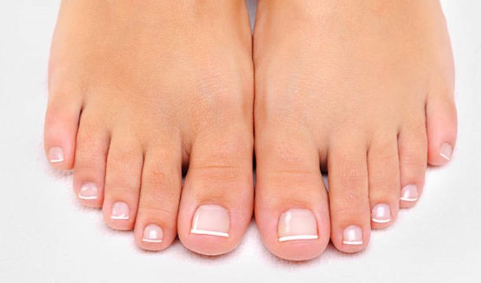 Toe nail replacement article image